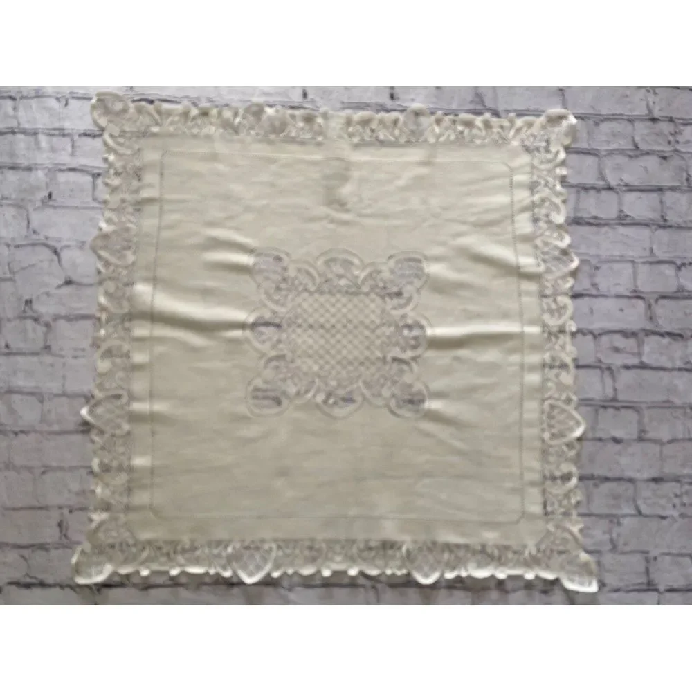 Vintage 1980s Ivory Lace Leaves Rectangle Tablecloth Cottage Farmhouse 26